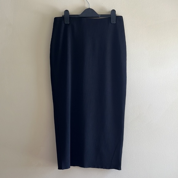 H&M Black Midi Skirt - Picture 2 of 3